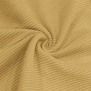 Vista macro dettagliata che mostra la trama del tessuto in velluto a coste giallo