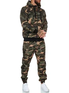 Conjunto de chándal de camuflaje para hombre con sudadera con capucha y forro polar.