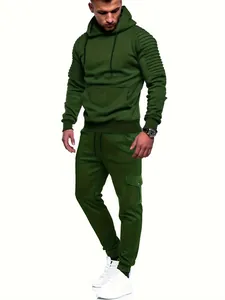Olivegrüner Herren-Trainingsanzug mit plissiertem Kapuzenpullover und Cargo-Hose