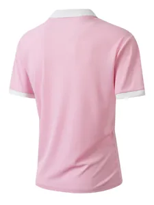 Detaillierte Rückansicht eines rosa Herren-Poloshirts mit weißem Kontrastkragen-Detail