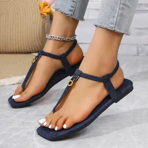 Sandales Entredoigt Plates à Bout Carré Rétro pour Femmes Été Suede PU T-Strap Flip Flop Avec Boucle Anneau Doré Sandales