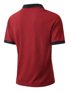 Rückansicht eines kurzärmeligen Herren-Poloshirts in Kastanienbraun mit schwarzem Kragen