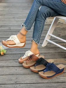 Böhmische Keil-Flip-Flops für Damen mit eleganten 3D-Blumendetails und bequemen Sohlen