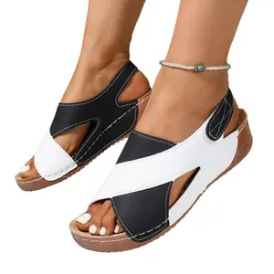 Sandales compensées bicolores noir et blanc pour femmes avec design à bout ouvert