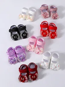 Soft-soled baby princess shoes with pearl bows in various colors for newborns