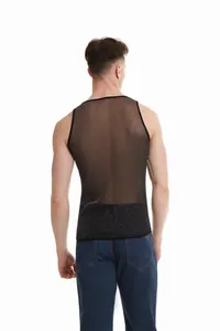 Vista posteriore di una canotta da uomo in rete nera glitterata per sport e fitness