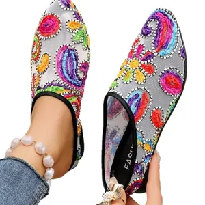 Modische Netzflache Schuhe mit lebhafter Blumenstickerei und atmungsaktivem Spitzenstoff