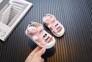 Rosa Kleinkindsandalen mit niedlichem Bärenmotiv und weicher Sohle für Kinder
