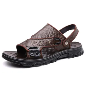Sandales en cuir marron pour hommes avec finition texturée et semelle souple noire durable