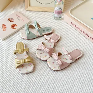 Sandalias planas de flores para niñas con lazos en colores pastel suaves