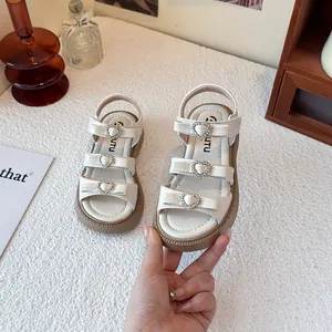Sandalias blancas de moda para niñas con hebillas de corazón de diamantes y lazos de verano