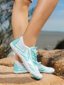 Atmungsaktive türkise und weiße rutschfeste Herren-Wasserschuhe für Schwimmen und Strand
