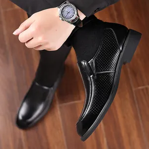 Elegant black breathable men's leather dress shoes in British slip-on style for business