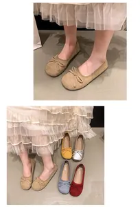Vista dettagliata che mostra vari colori di comode scarpe basse da donna con fiocco.