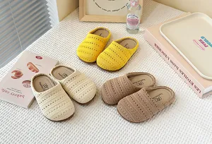 Zuecos infantiles de tejido calado transpirable en tres colores