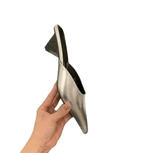 Elegante silberne Pantoletten mit spitzer Zehenpartie und Blockabsatz für Damen Mode