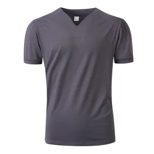 Μπροστινή όψη γκρι ανδρικού αθλητικού T-shirt με ελαστικό ύφασμα και σχέδιο λαιμόκοψης V