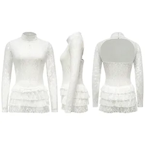 Viste dettagliate di fronte, lato e retro di questo body in pizzo bianco senza schiena.