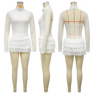 Tuta sexy in pizzo bianco a maniche lunghe con schiena scoperta e balze a balze