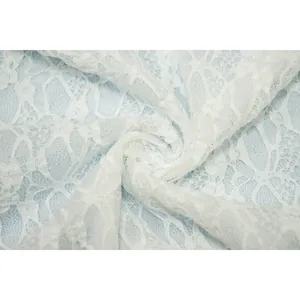 Vista macro della trama elegante in pizzo floreale bianco di alta qualità per donna