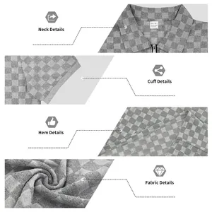 Dettagli ravvicinati della trama jacquard a scacchi grigi su polo e pantaloncini da uomo