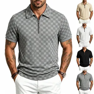 Polo da uomo con mezza zip e trama jacquard a scacchi disponibile in diverse varianti di colore.