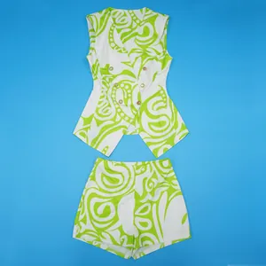 Tweeledige damesset met groene print, mouwloos vest met V-hals en bijpassende short