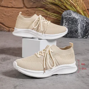 Stylische beigefarbene Fly-Knit-Plateau-Sneaker mit 4 cm dicker Sohle für Damen im Sommer