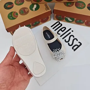 Zapatos jelly Mini Melissa para niña con detalle de copo de nieve y suela flexible