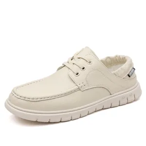 Zapatos casuales de hombre en cuero beige suave de primera calidad con suela blanca flexible