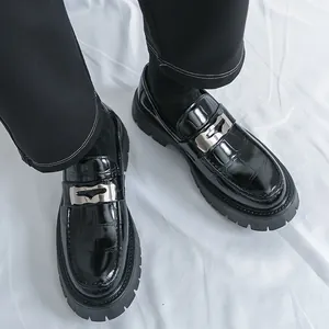 Chaussures en Cuir à Semelle Épaisse avec Gaufrage Crocodile pour Hommes Mocassins Business Décontractés avec Boucle en Métal Chaussures de Cérémonie de Mariage Bureau