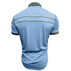 Rückansicht eines blauen Herren-Poloshirts mit grauen Streifen und Rippbündchen
