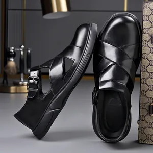 Sandalias de cuero negro para hombre con diseño calado transpirable y suela blanda flexible