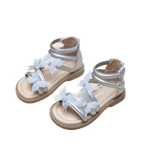 Silberne Sandalen für Mädchen mit Spitzen-Schmetterlingen und rutschfester Sohle