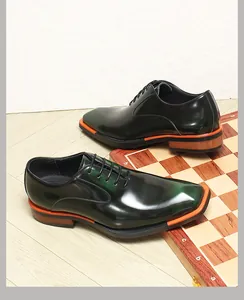 Chaussures Oxford de luxe en cuir vert brillant pour hommes avec bout carré et détails