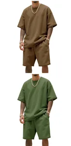Ανδρικό σετ oversized μπλουζάκι και σορτς από βαρύ φλις σε καφέ και λαδί πράσινο χρώμα