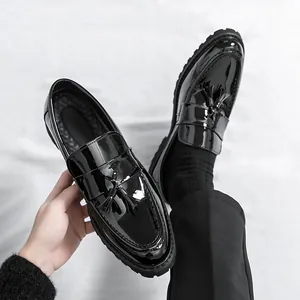 Mocasines de Estilo Británico para Hombre en Cuero de PU de Patente con Borlas Zapatos Casuales Brillantes Negro Verde Oscuro