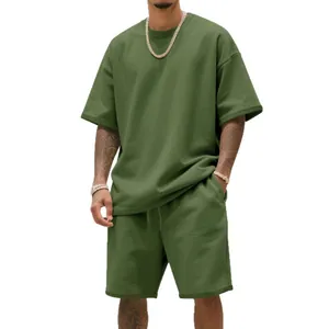 Conjunto de dos piezas para hombre camiseta oversize y pantalones cortos verde oliva