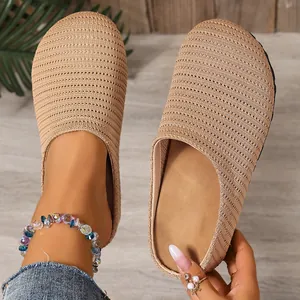 Mules beiges en maille respirante à bout fermé avec semelle compensée pour femme