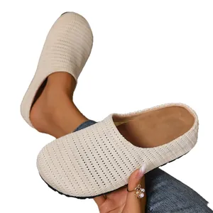 Mules fermées en maille beige respirante pour femmes avec semelle compensée
