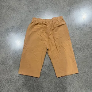 Back view of brown linen men's casual 7-point shorts showing rear pocket and elastic waist
