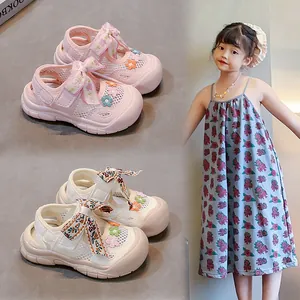 Sandalias de Princesa para Niñas de Malla Transpirable con Flores y Lazo Puntera Cerrada Zapatos de Playa para Niños Pequeños