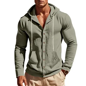 Camicia da uomo in lino verde salvia con cappuccio e chiusura frontale a bottoni