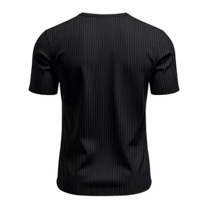 Πίσω όψη μαύρου ανδρικού αθλητικού T-shirt με κάθετη ανάγλυφη πλέξη jacquard rib