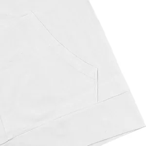 Macro detallado de una camisa informal de lino blanco con costuras en los bolsillos