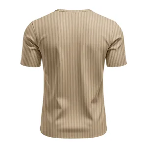 Πίσω όψη ανδρικού T-shirt με ραβδώσεις σε χακί χρώμα, λεπτομέρεια υφάσματος