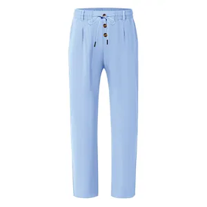 Detailansicht der hellblauen atmungsaktiven Herren-Leinenhose mit praktischem Kordelzug