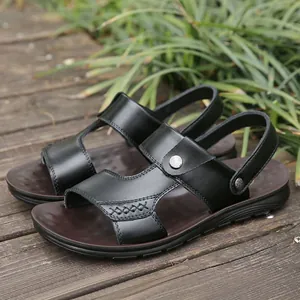 Sandali classici da uomo in vera pelle nera con design a doppio uso su asse di legno