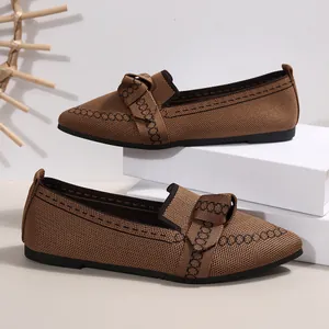 Ballerine marroni in tessuto fly-knit a punta con fiocco, traspiranti da donna.