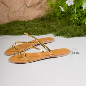 Eleganti sandali bassi dorati da donna con suola da 1 cm, ideali per l'estate